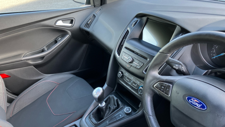 Ford Focus 1.0 EcoBoost 140 ST-Line Navigation 5dr Petrol Hatchback